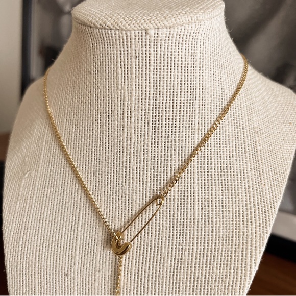 RESTOCKED ✨ SAFETY PIN STAINLESS STEEL YELLOW GOLD NECKLACE - Picture 6 of 6